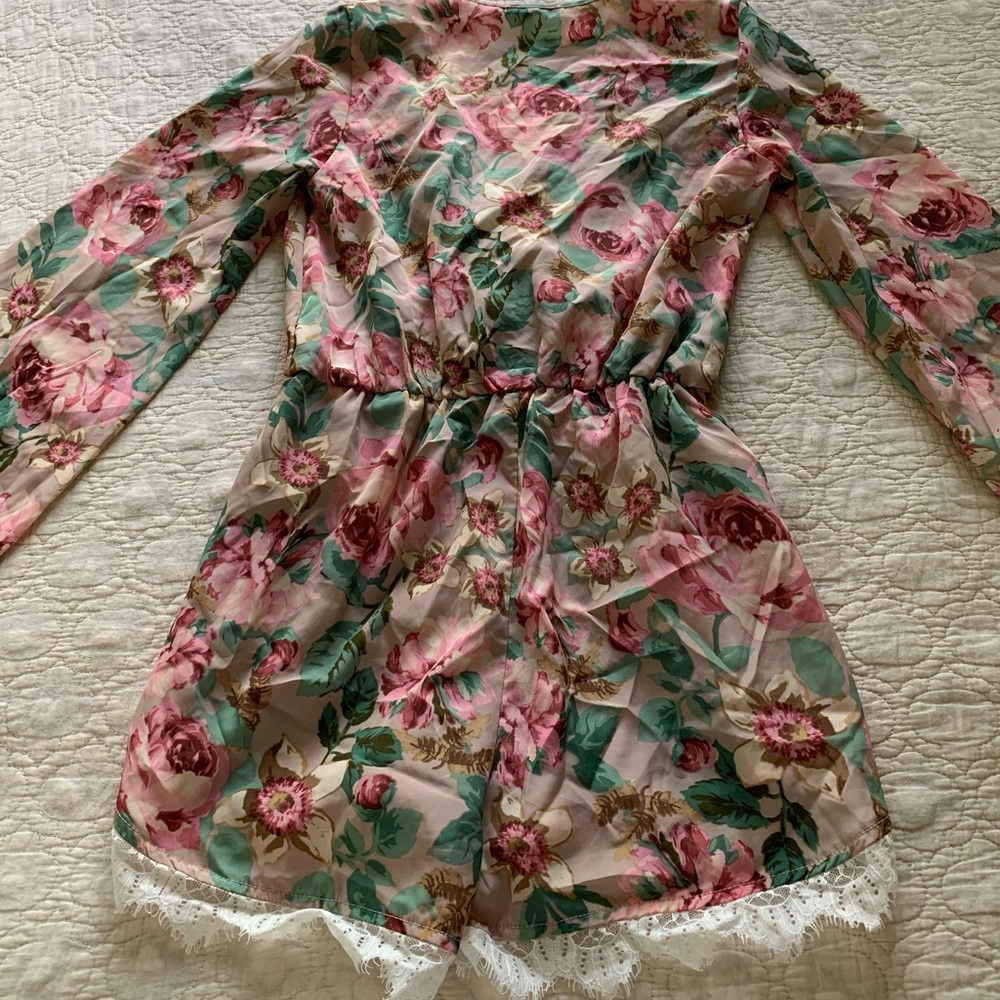 🦋Floral romper - Picture 2 of 3
